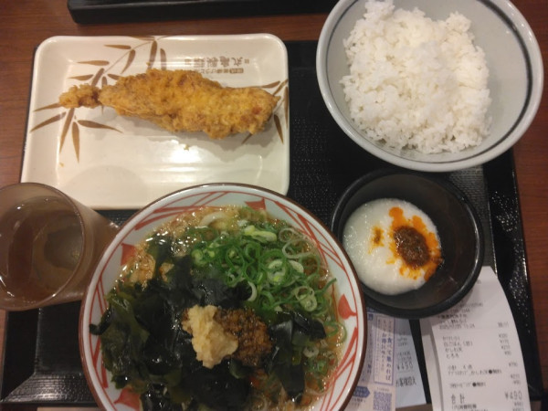 「かけ小320円白ごはん170円とろろ90円かしわ天210円」@丸亀製麺 我孫子店の写真