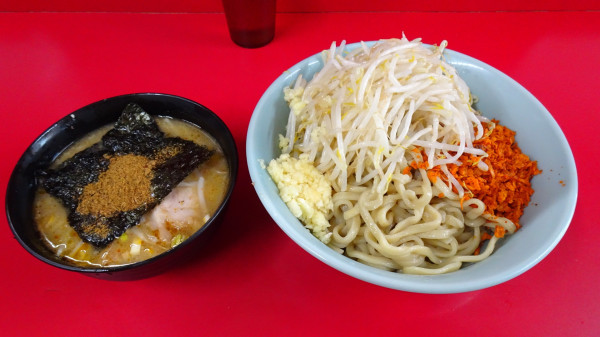 「つけめん（1,050円）＋辛あげネギふりかけ　ニンニク」@ラーメン二郎 新宿歌舞伎町店の写真