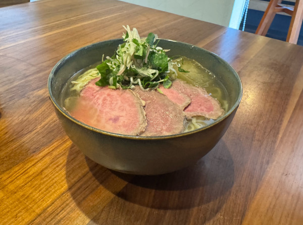 「【夏限定】冷たい煮干しぶっかけ（塩）」@自家製手もみ麺 鈴ノ木の写真