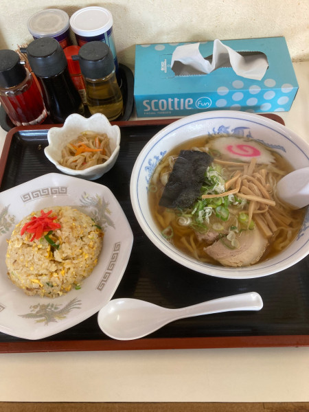 「ラーメン（醤油）　半チャーハンセット」@佐野青竹手打らーめん 大関の写真