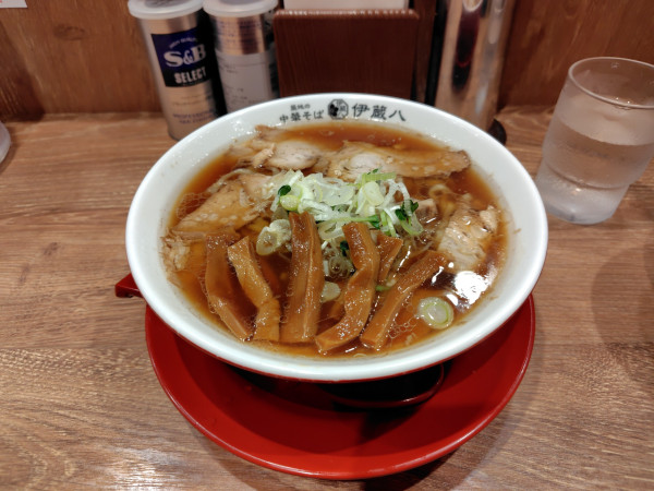 「築地の中華そば(醤)¥900」@築地の中華そば 伊蔵八 あざみ野店の写真