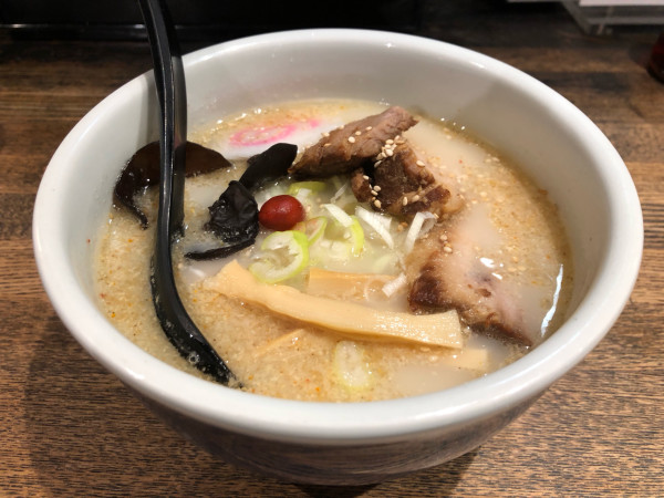 「しおらーめん」@らーめん 山頭火 原宿店の写真