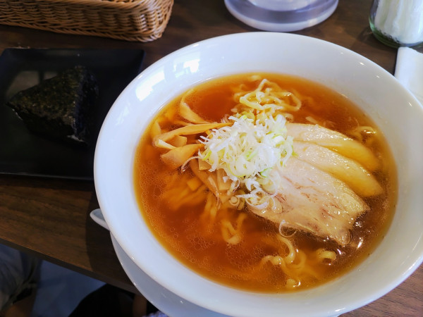 「喜多方ラーメン(醤油味)900円 他おにぎり」@gran喜一 開成山公園の写真