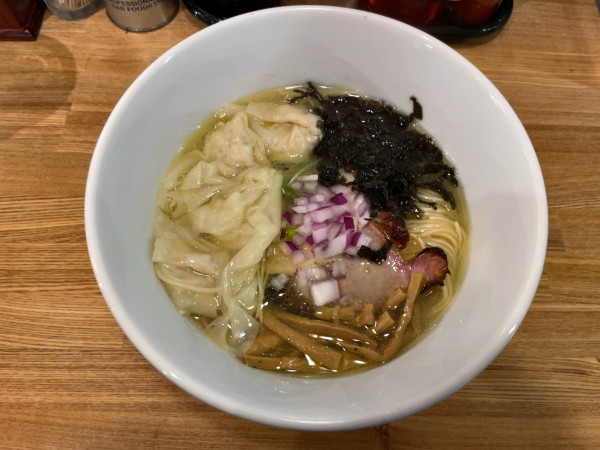 「塩ラーメン+ワンタン(しじみ汁変更」@らーめん処 くろ助の写真