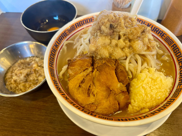 「ラーメン 豚1枚 中盛(無料)」@顎で喰らえ ラウンドワン草加店の写真