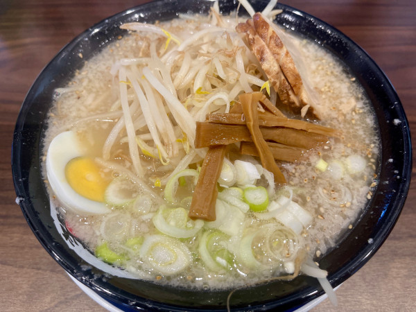 「とんこつ塩ラーメン」@東京環七ラーメン じょっぱりの写真
