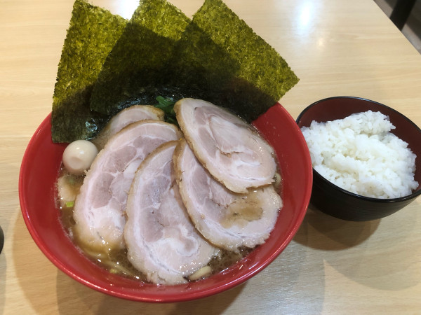 「チャーシュー麺醤油並(1,130円)」@横浜家系ラーメン 赤家 市ヶ谷店の写真