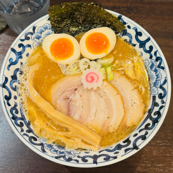 「魚介とんこつ濃厚東京らー麺」@東京駅 斑鳩の写真