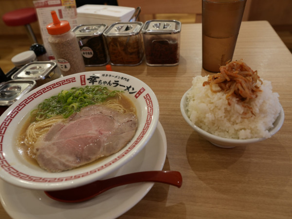 「ラーメン バリカタ＋油多め＋サービスライス大盛」@博多ラーメン専門店 幸ちゃんラーメン 伏見店の写真