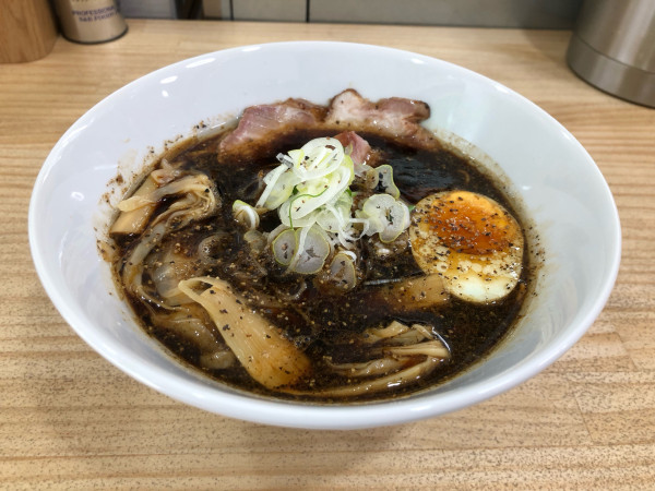 「古町ブラック拉麺」@古町めんの坊の写真