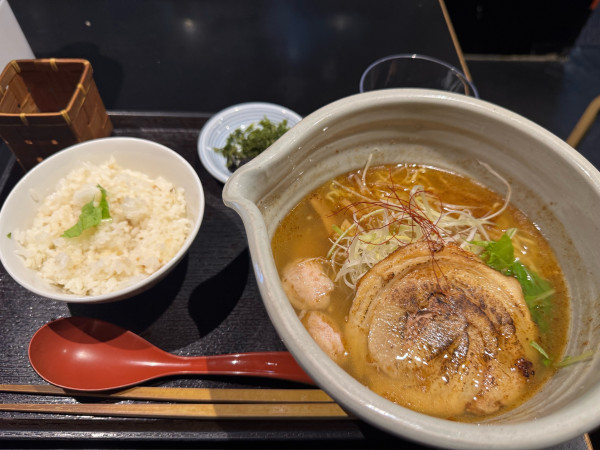 「白醤油ラーメン 半鯛めし 1100+300」@麺処 銀笹の写真