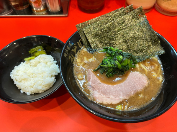 「ラーメン　小ライス」@横浜家系ラーメン みどりの写真