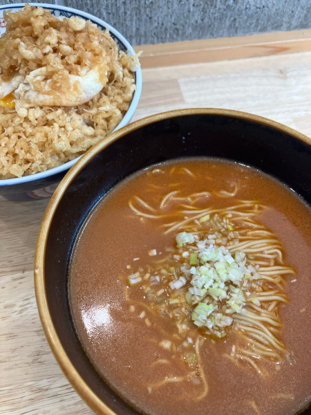 「海老味噌ラーメン　天玉丼セット　1100円」@神の海老天ラーメンの写真