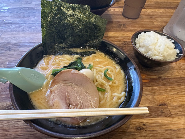 「醤油ラーメン」@横浜家系ラーメン たくみ家 桜土浦インター店の写真