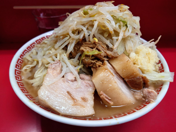 「大豚  野菜  ニンニク  カラメ」@ラーメン二郎 三田本店の写真