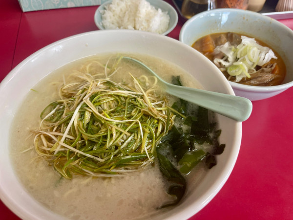 「モツ煮セット ネギラーメン」@ラーメンショップ 川島店の写真