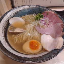 はまぐりと魚介のラーメン(塩)上¥1250-