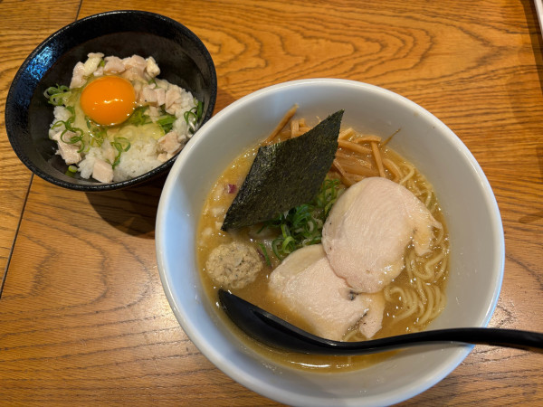 「濃厚鶏白湯らぁ麺醤油」@貝だしらぁ麺と鶏白湯らぁ麺 ふじをの写真