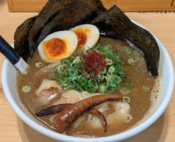 「特製ワンタン煮干そば」@麺屋Mの写真