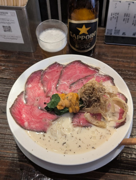 「雲丹と和牛のトリュフ削る冷たいトウモロコシのらぁ麺＋ビール」@MENSHO Districtの写真