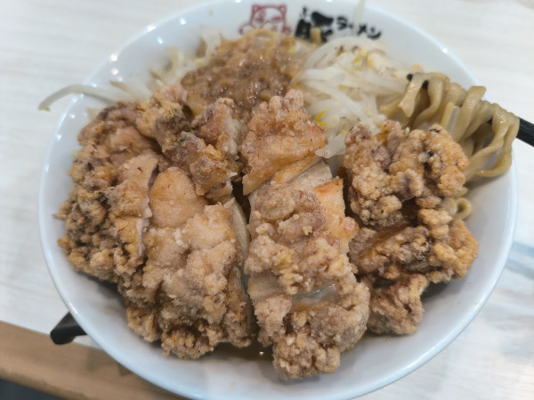 「グローブラーメン(中)(1,130)」@ラーメン 豚っちの写真