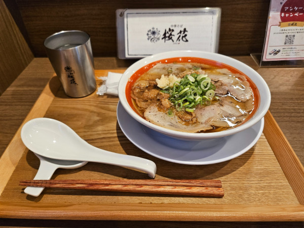 「背脂にんにく中華そば」@中華そば 桜花の写真