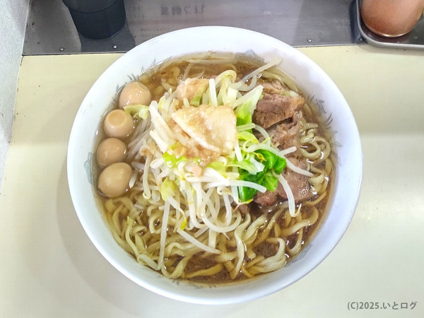 「ラーメン400g（＋うずら＋豚１枚）」@麺とれの写真