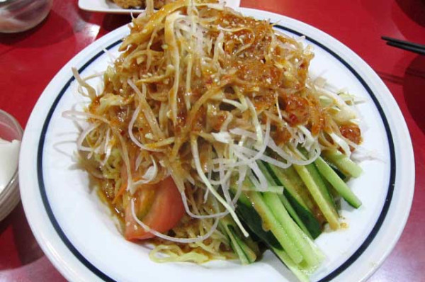 「バンバンジー冷麺　850円」@花彫酒家の写真