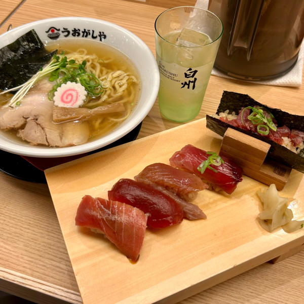 「プレミアム貝出汁ラーメン赤酢握り5貫セット+白州ハイボール」@鮨とラーメン うおがしや 渋谷店の写真