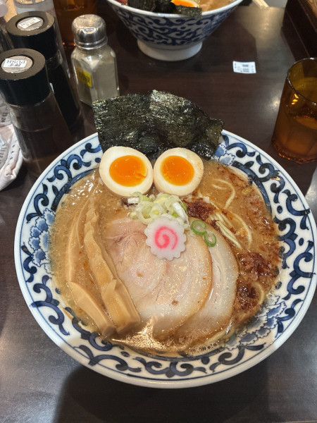 「濃厚ラーメン」@東京駅 斑鳩の写真