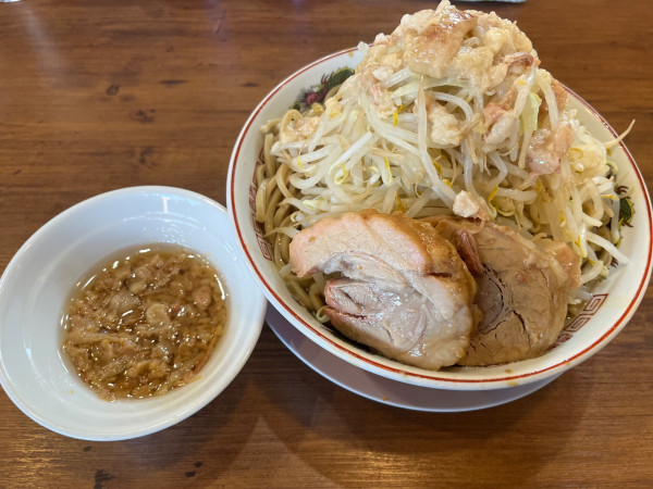 「大ラーメン＋肉カス」@ガッツリラーメンいち豚 いわき鹿島店の写真