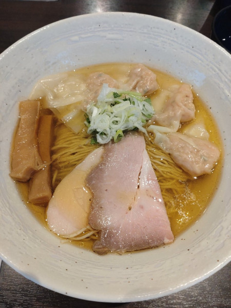 「わんたん塩らぁめん」@麺屋 彩音 ~Sign~の写真