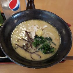 生姜鶏白湯ラーメン(980円)