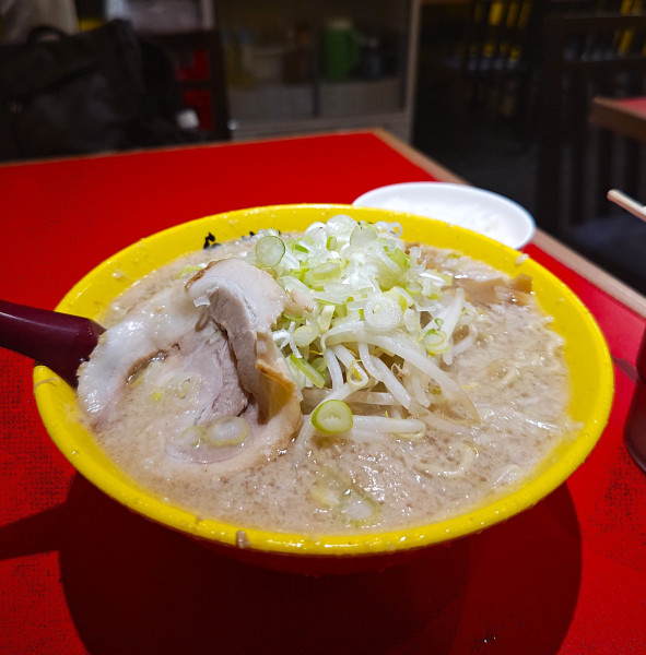 「味玉らーめん+サービス小ライス」@らーめん弁慶 新小岩店の写真