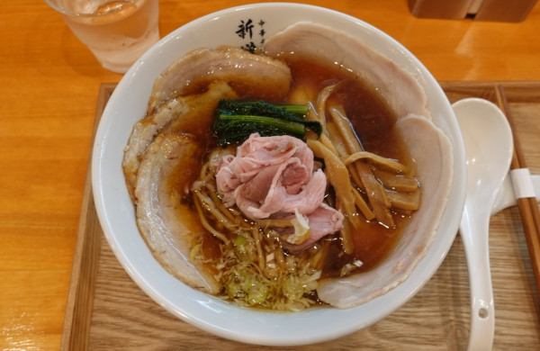 「鶏だし醤油チャーシューメン（1,600円）」@中華そば 新増田の写真
