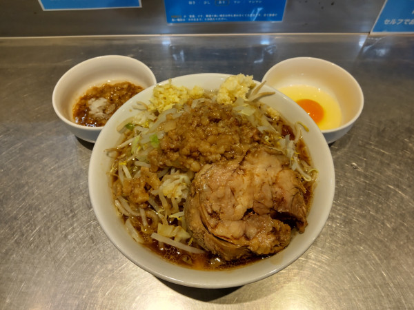 「ラーメン＋つけあぶら､生卵」@夢の一歩 蕨店の写真