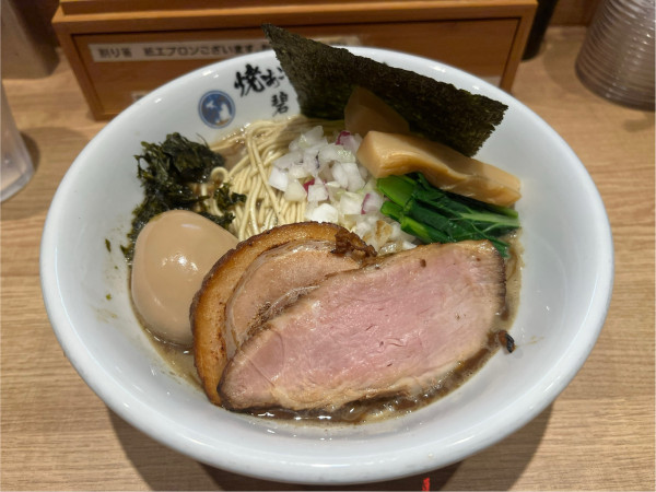 「特製濃厚焼きあご煮干しラーメン」@焼あご煮干しらぁめん 碧猫の写真