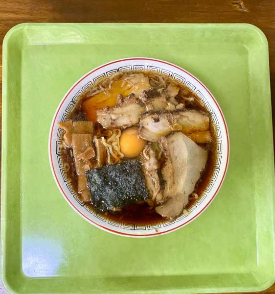 「生玉子入り中華そば　1130円」@ふくや 妻科店の写真