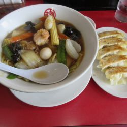 珍来麺（９３５円）＋餃子３００円