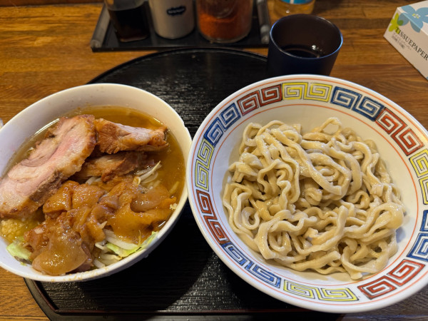 「ミニ+ぶた(2枚)+つけ麺」@ラーメンめじの写真