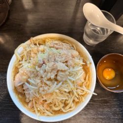 小ラーメン(豚4枚)、生卵