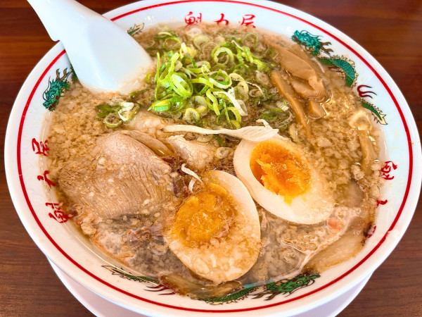 「京都背脂醤油ラーメン(814円)、味玉(CP)」@ラーメン魁力屋 土浦店の写真