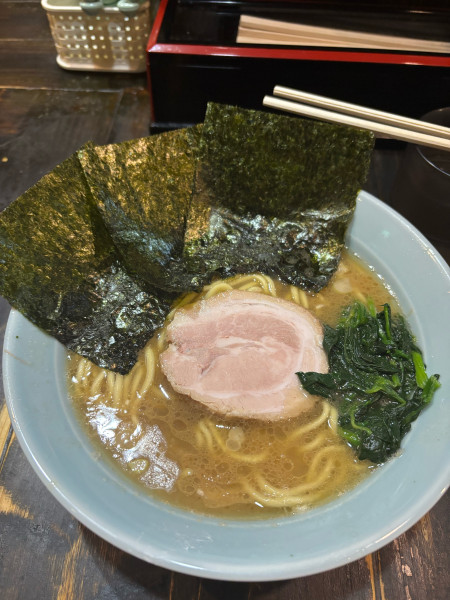 「豚骨醤油ラーメン」@らーめんありがた家の写真