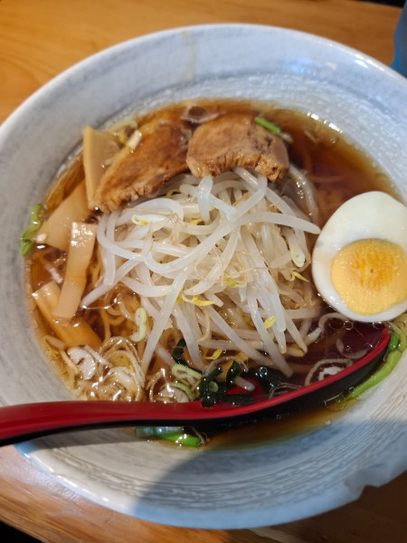 「醤油らーめん５３０円」@家庭料理 富久の写真