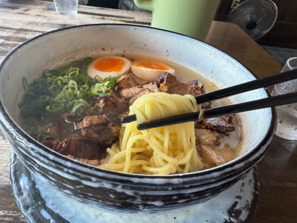 「数量限定 炙りぶつ切りチャーシューメン塩1100円」@麺屋 一番亭の写真