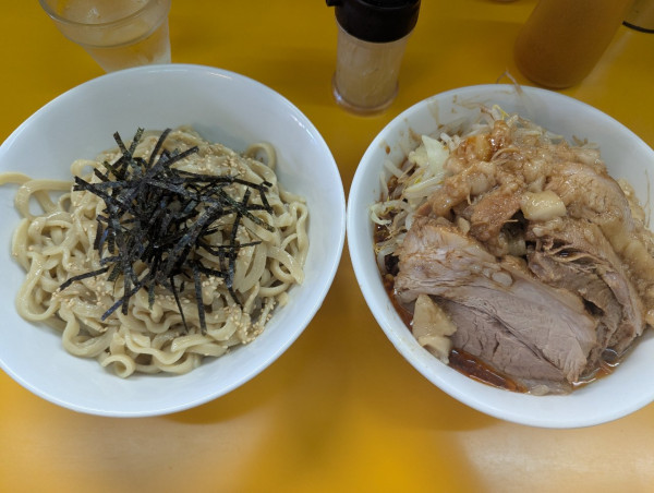 「ピリ辛ざる850円」@ラーメンエース 八王子店の写真