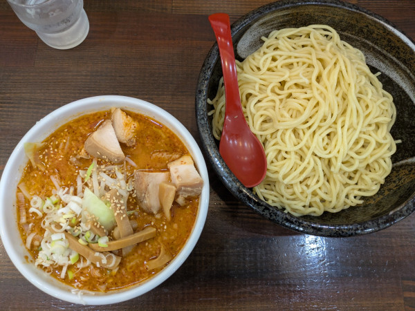 「辛みそつけ麺（麺500g、冷たい麺、味濃いめ）」@ラッキー食堂まとや 千曲店の写真
