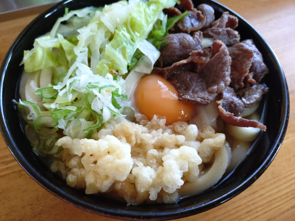 「肉玉うどん、大盛り」@山崎家うどんの写真