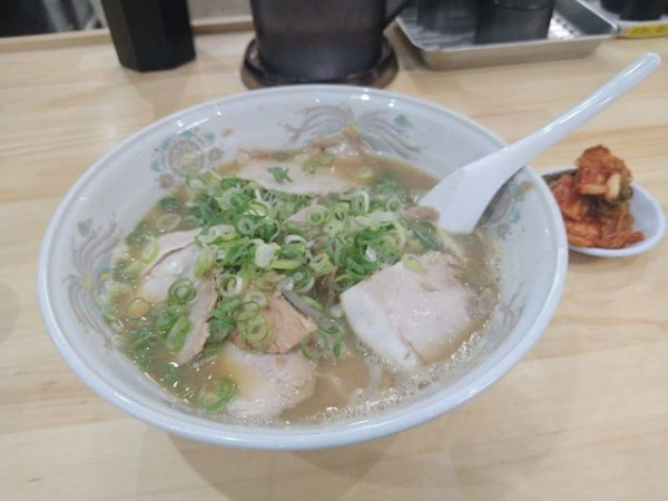 「チャーシューメン（キムチトッピング）」@大黒ラーメン ラウンドワン京都伏見店の写真
