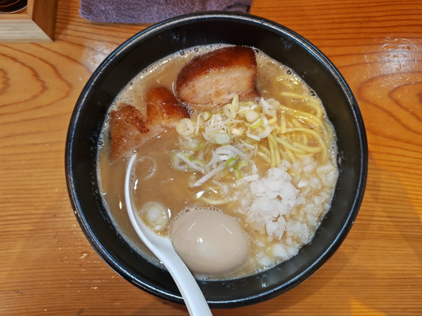 「濃厚らーめん+味玉+厚切チャーシュー  ﾒﾝﾏ抜き」@麺屋 繁の写真